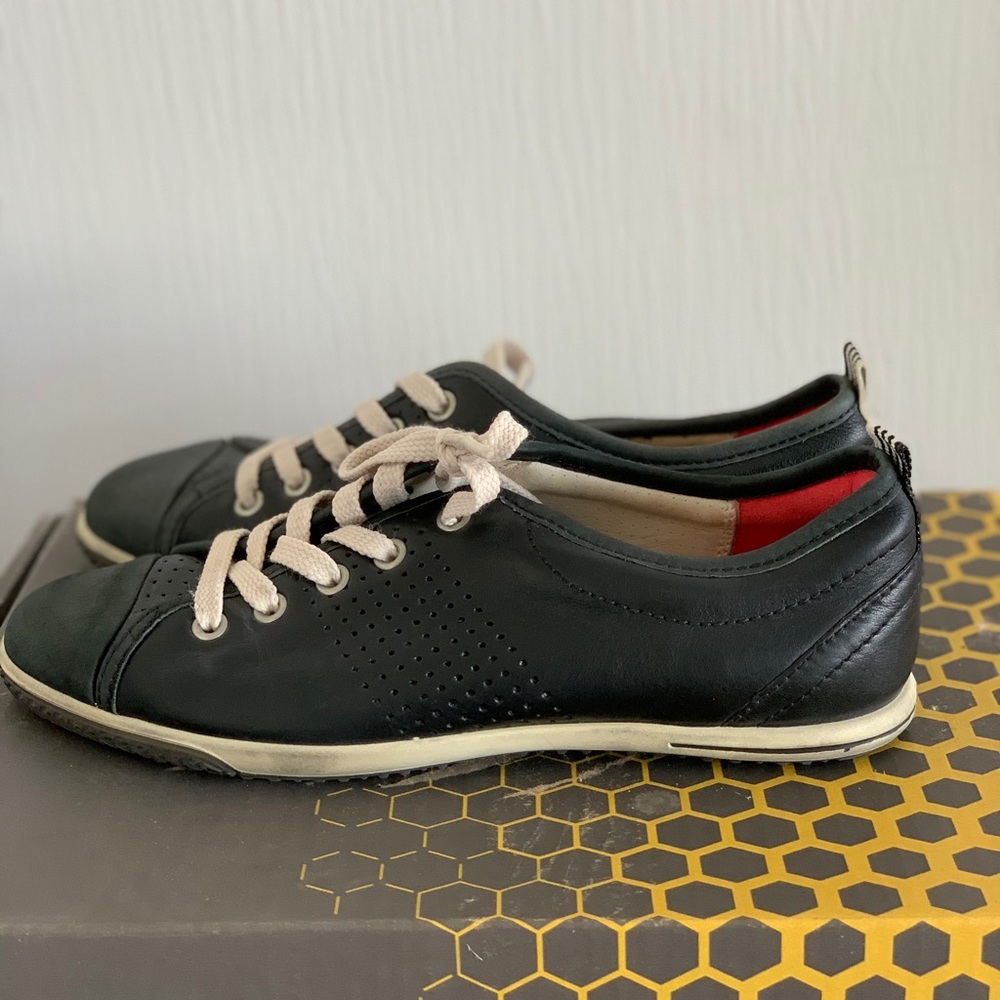 Ecco Sneaker - image 2